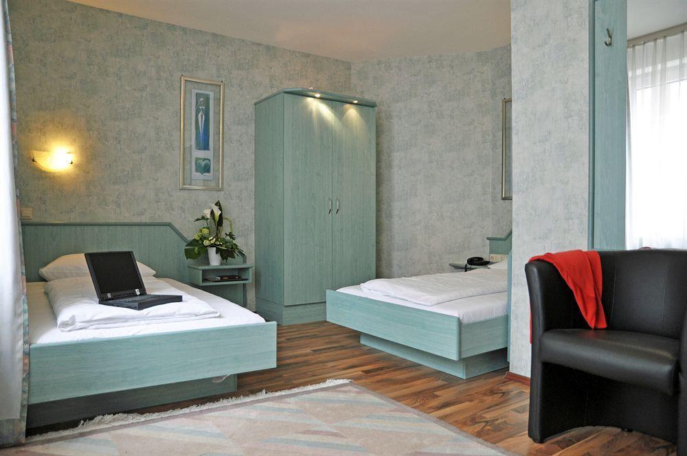 Hotel Astoria Frankfurt am Main Exterior photo