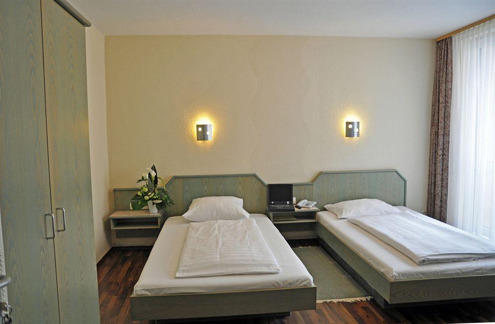 Hotel Astoria Frankfurt am Main Exterior photo