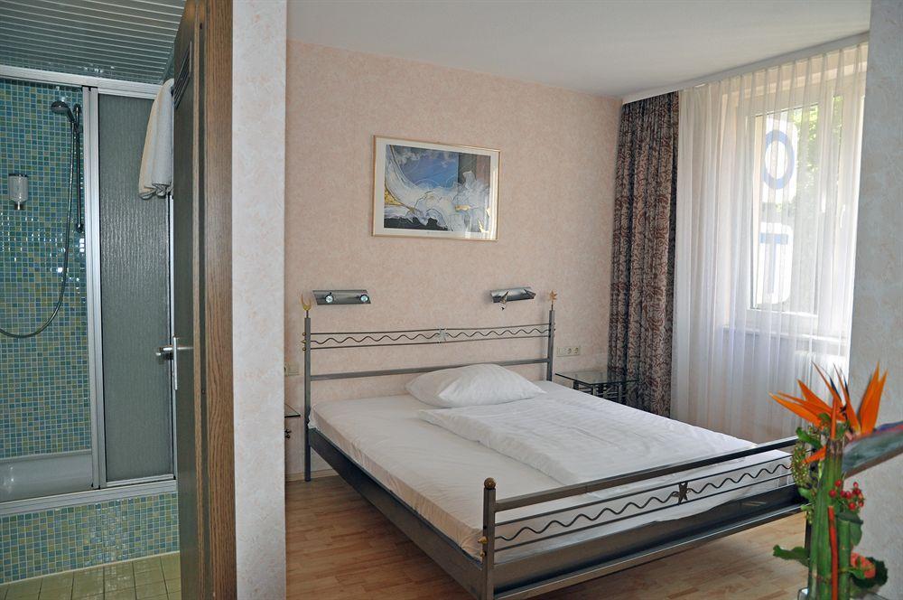 Hotel Astoria Frankfurt am Main Exterior photo
