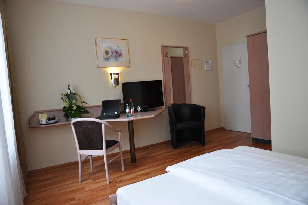 Hotel Astoria Frankfurt am Main Exterior photo