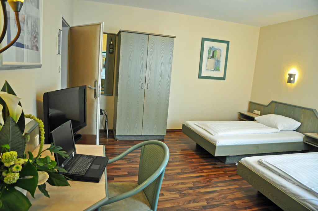 Hotel Astoria Frankfurt am Main Exterior photo